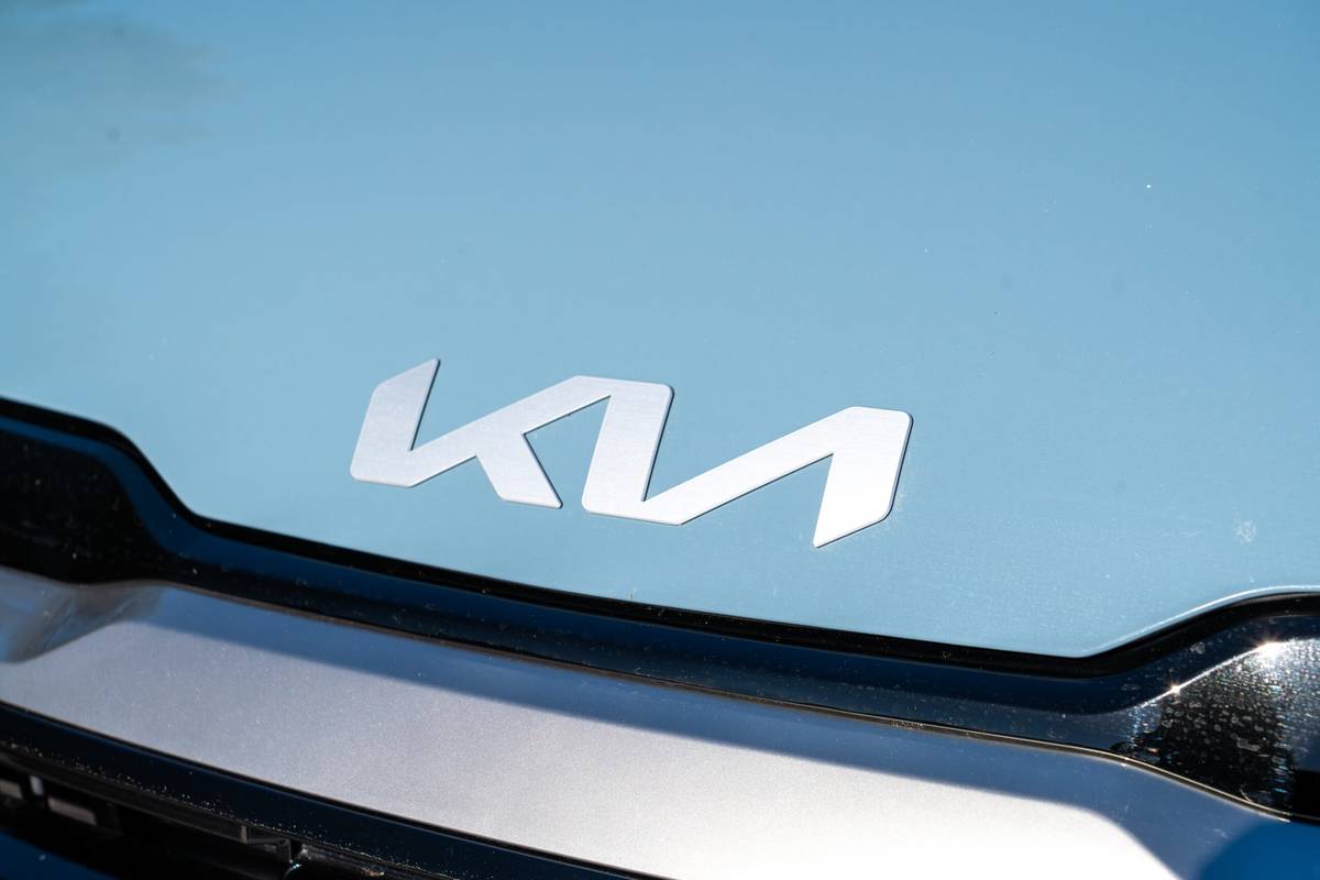 kia sportage hybrid sx prestige awd 2026 03 exterior badge detail scaled jpg