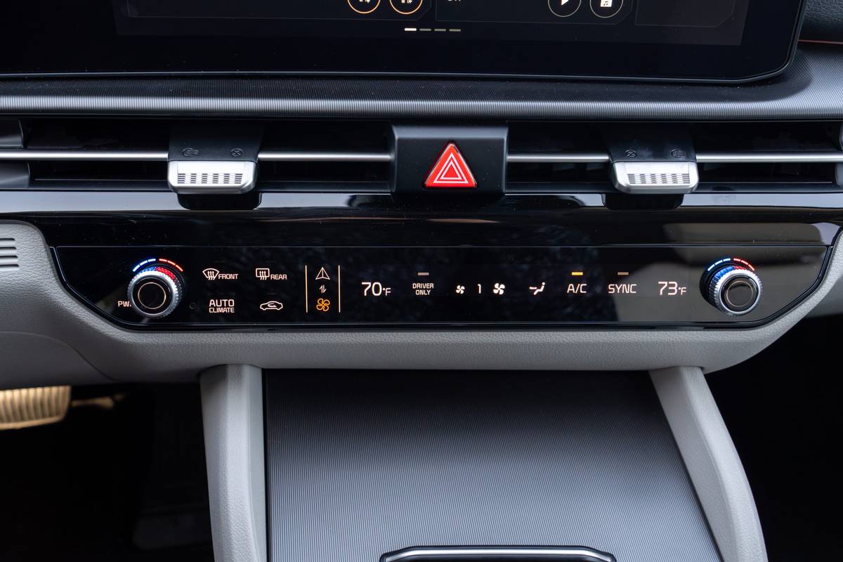 kia sportage hybrid sx prestige awd 2026 25 interior climate control scaled jpg