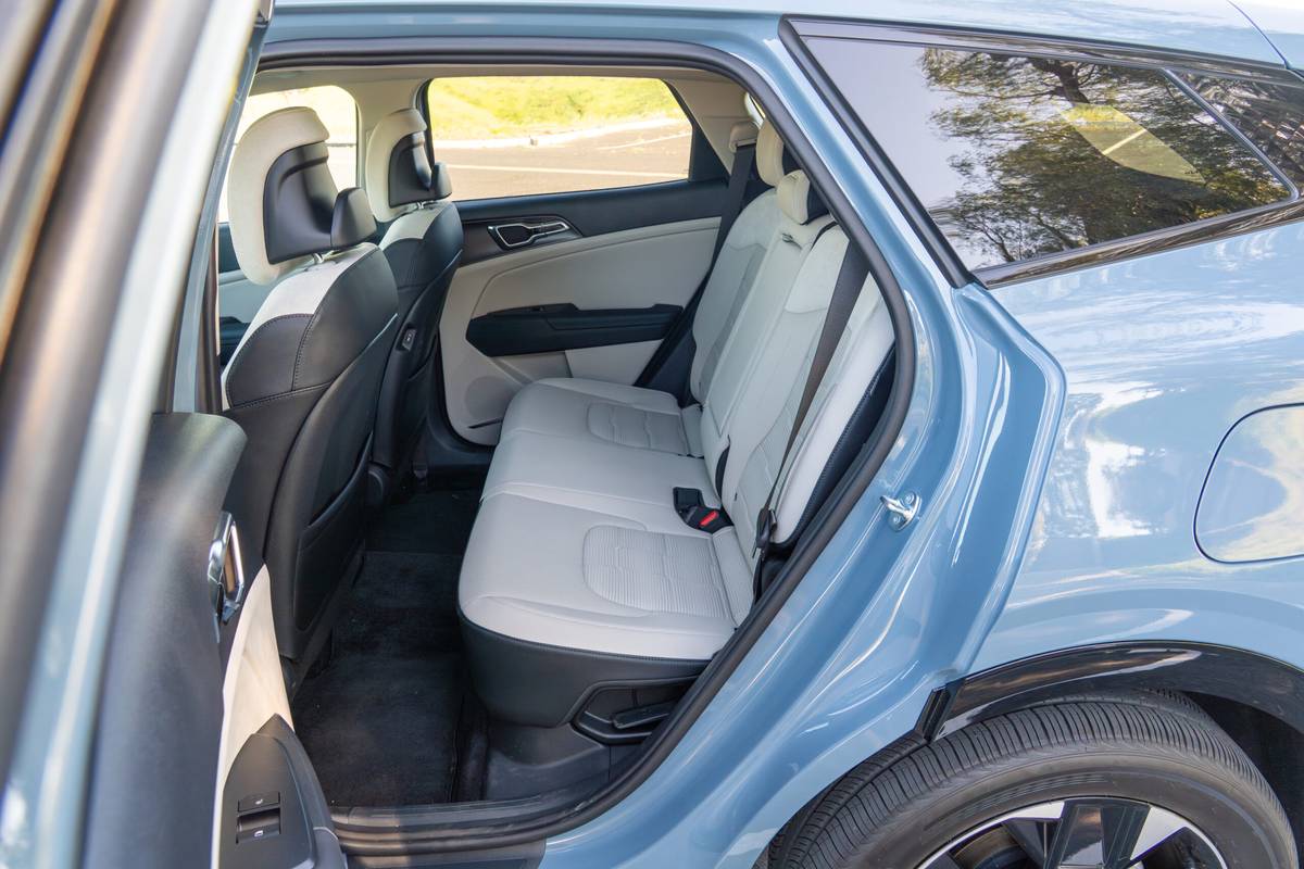 kia sportage hybrid sx prestige awd 2026 37 interior second row scaled jpg