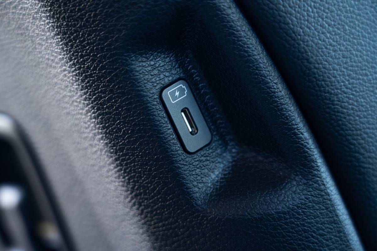 kia sportage hybrid sx prestige awd 2026 40 interior second row charging port scaled jpg