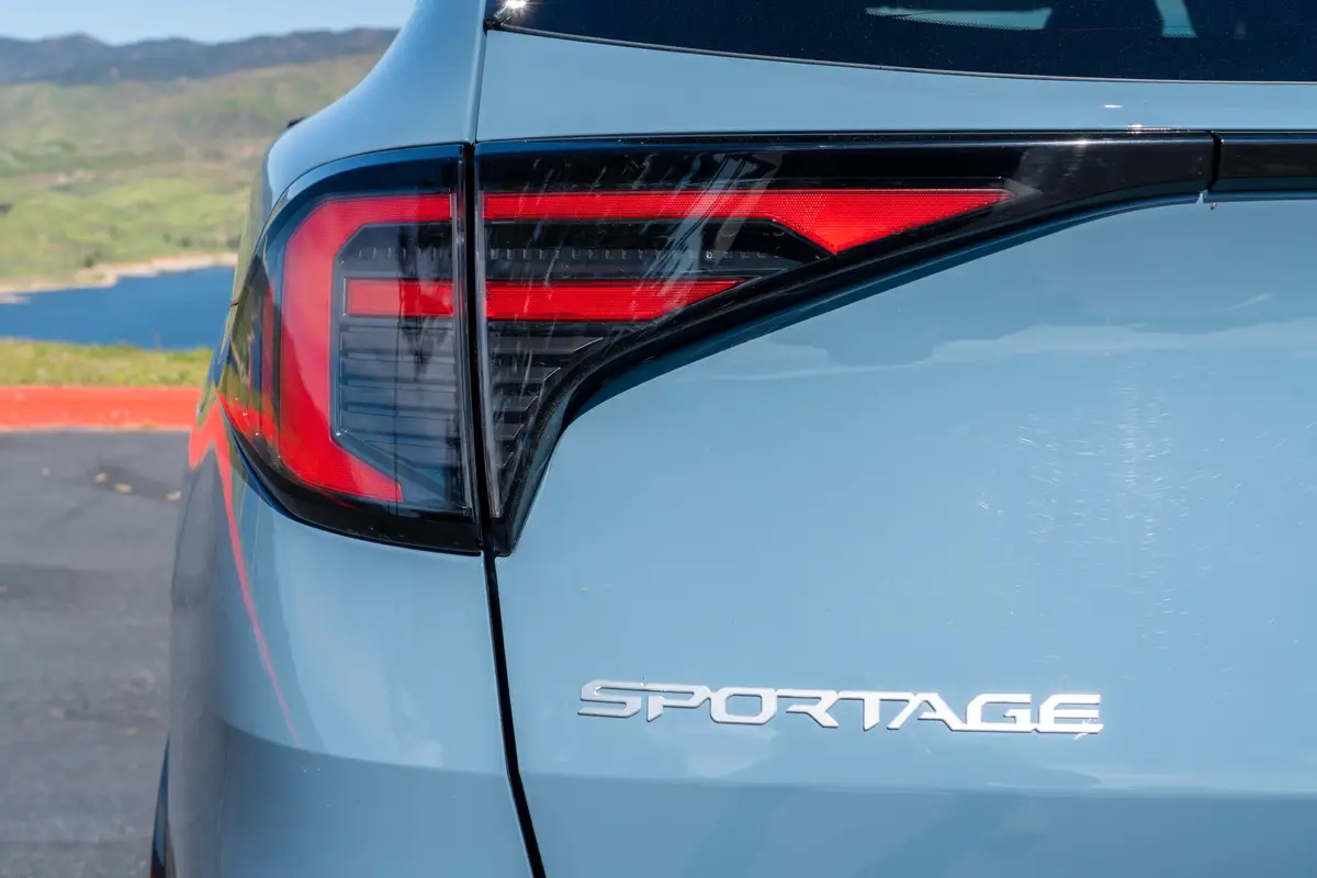kia sportage hybrid sx prestige awd 2026 45 exterior taillight scaled jpg