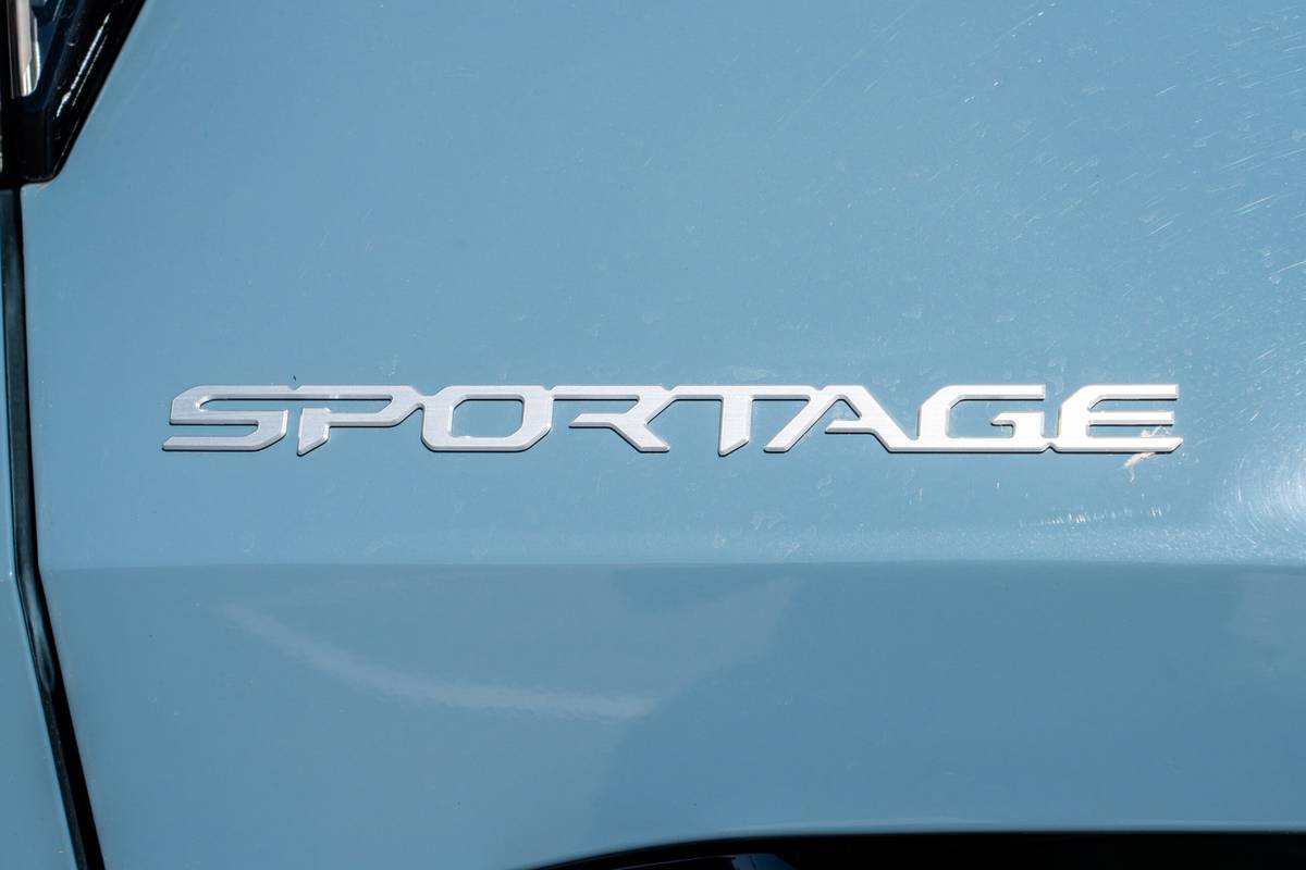 kia sportage hybrid sx prestige awd 2026 47 exterior badge detail scaled jpg
