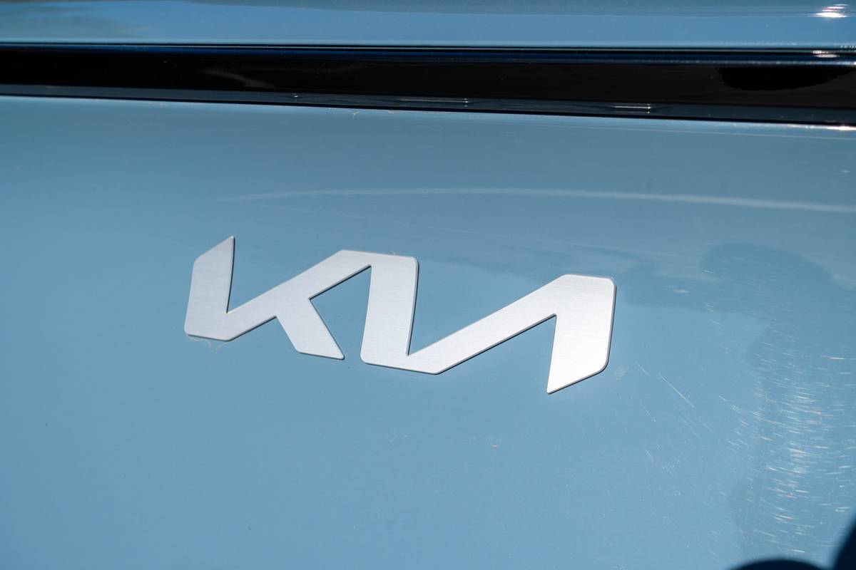 kia sportage hybrid sx prestige awd 2026 48 exterior badge detail scaled jpg
