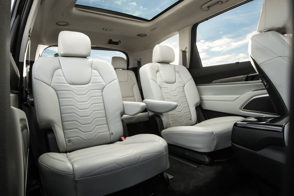 kia telluride 2022 05 interior second row scaled jpg