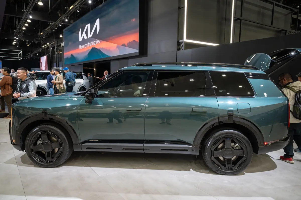 kia telluride 2027 03 exterior side jpg
