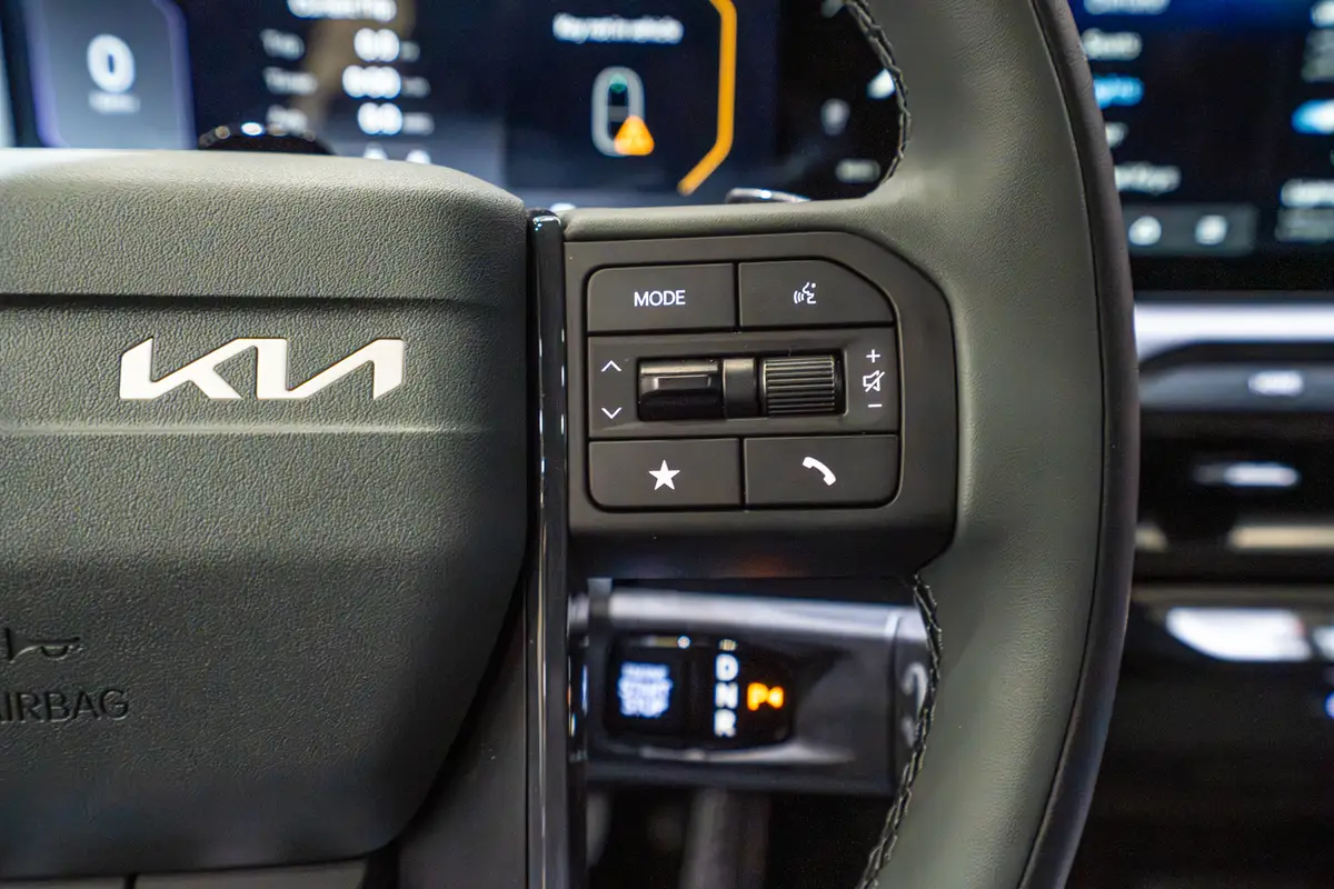 kia telluride 2027 08 interior steering wheel buttons jpg