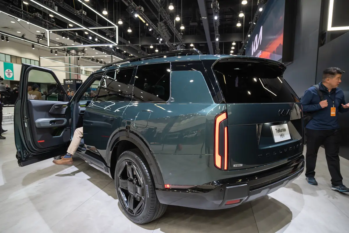 kia telluride 2027 11 exterior rear angle jpg