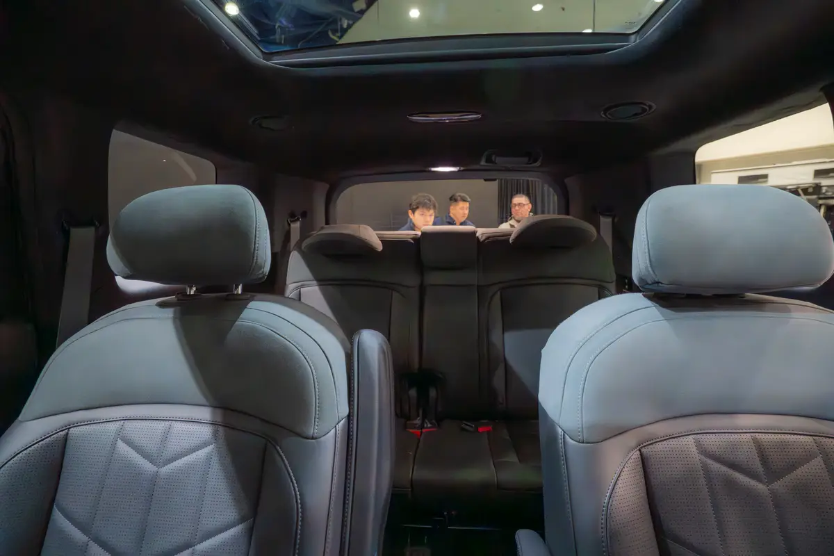 kia telluride 2027 14 Interior third row seats jpg