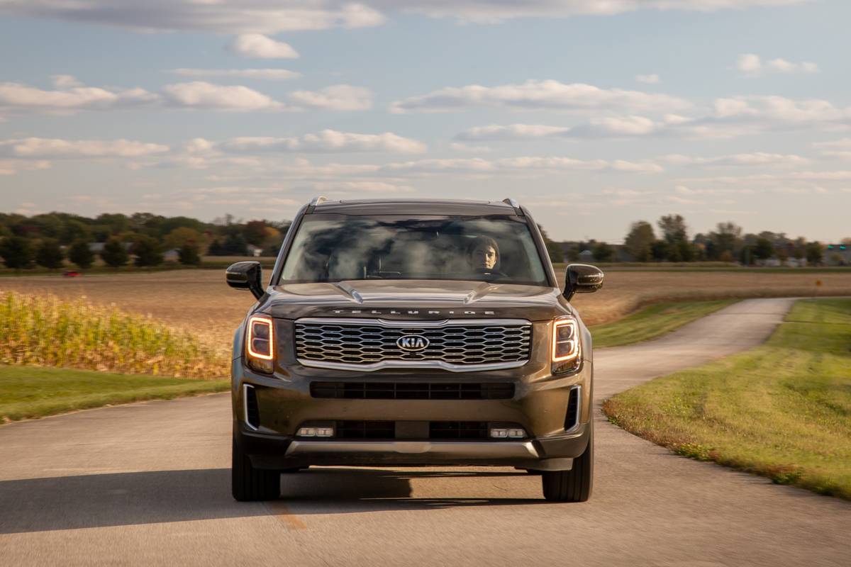 Front view of a brown 2020 Kia Telluride SX AWD