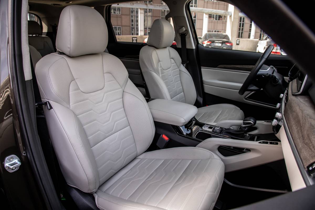 kia telluride sx awd 2020 17 front row interior seat jpg