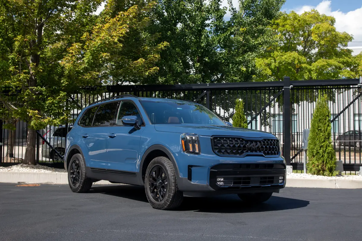 kia telluride sx prestige x pro 2025 01 exterior front angle scaled jpg