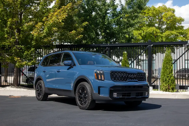 kia-telluride-sx-prestige-x-pro-2025-01-exterior-front-angle