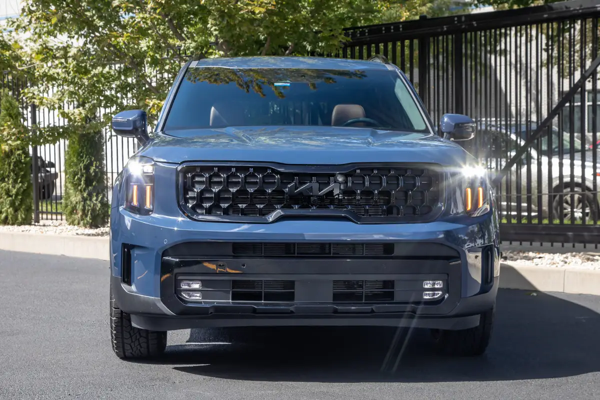 kia telluride sx prestige x pro 2025 02 exterior front scaled jpg