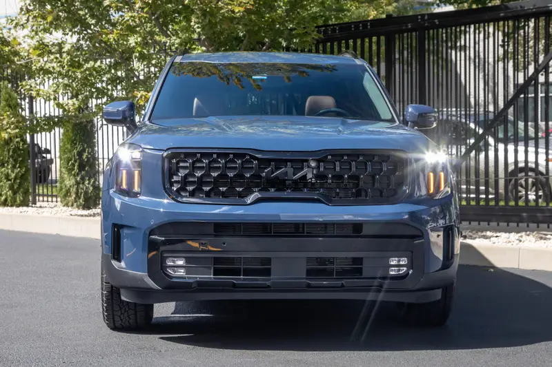kia-telluride-sx-prestige-x-pro-2025-02-exterior-front