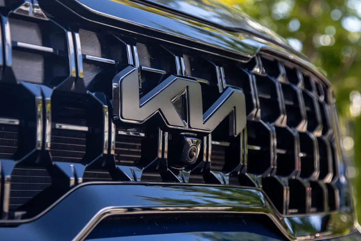 kia telluride sx prestige x pro 2025 03 exterior grille badge scaled jpg