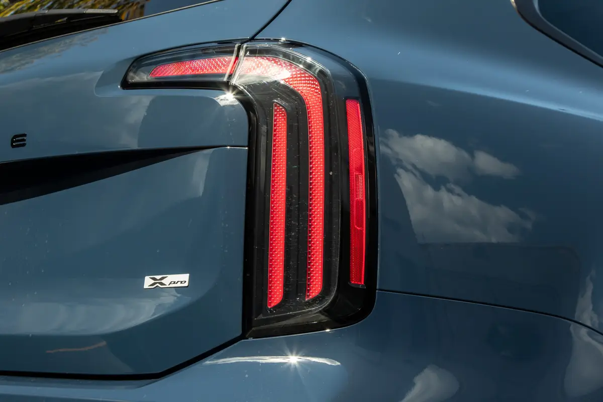kia telluride sx prestige x pro 2025 14 exterior taillight scaled jpg