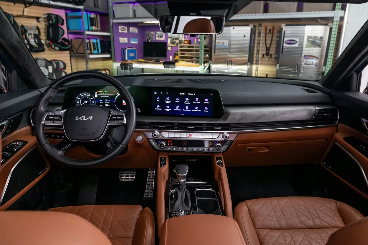 kia telluride sx prestige x pro 2025 18 interior front row scaled jpg