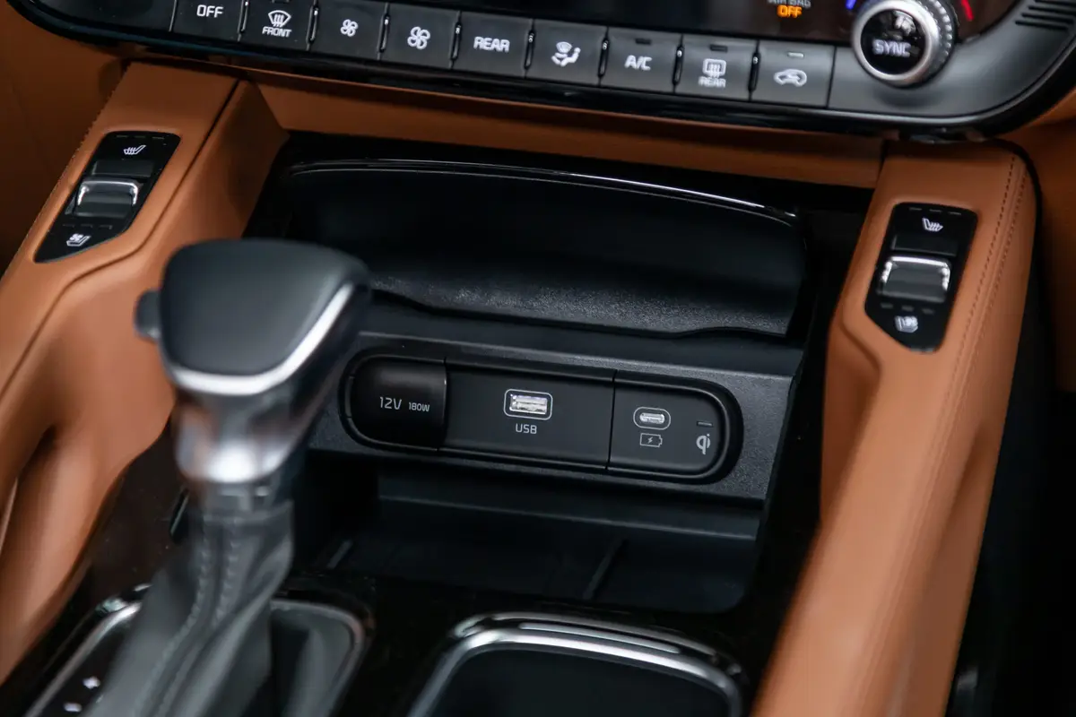 kia telluride sx prestige x pro 2025 34 interior center console usb scaled jpg