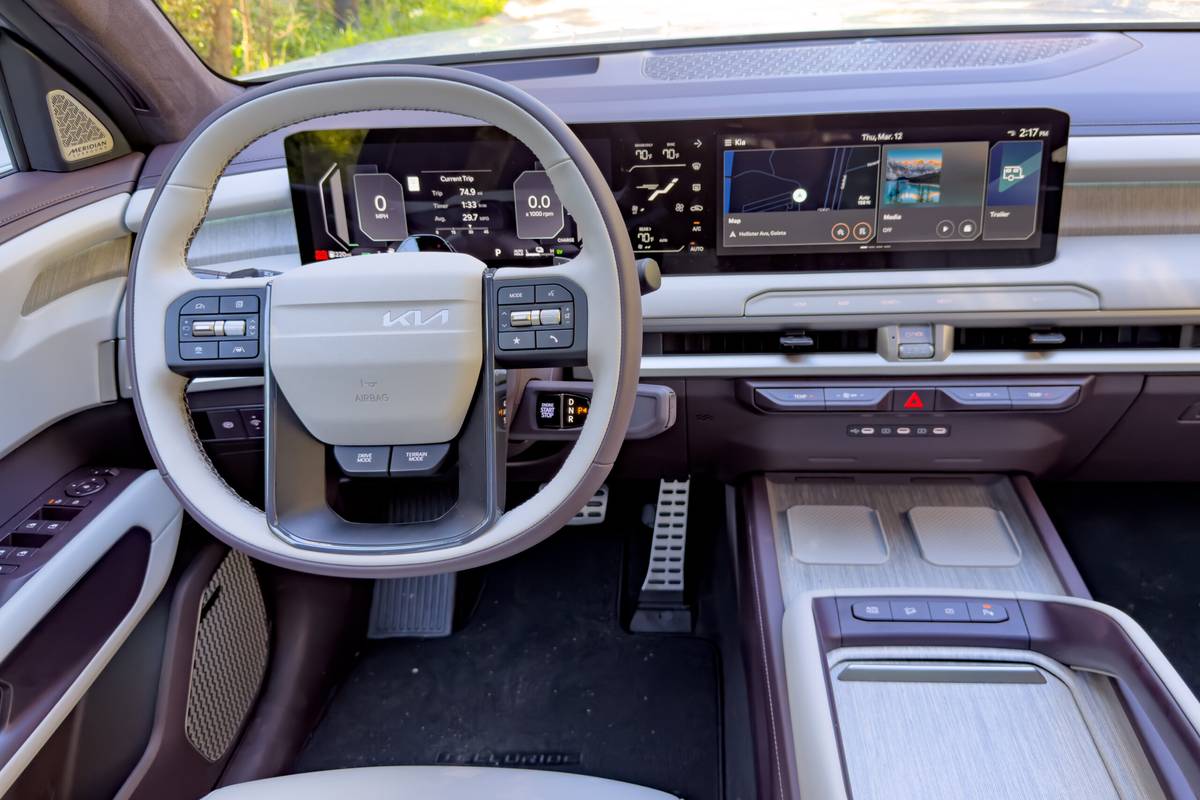 kia telluride turbo hybrid sx prestige 2027 16 interior front row scaled jpg