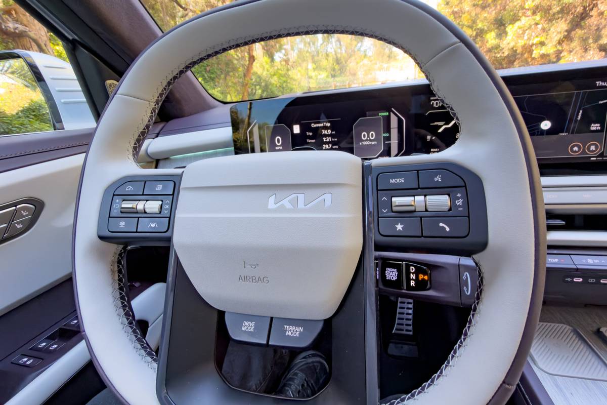 kia telluride turbo hybrid sx prestige 2027 17 interior steering wheel scaled jpg