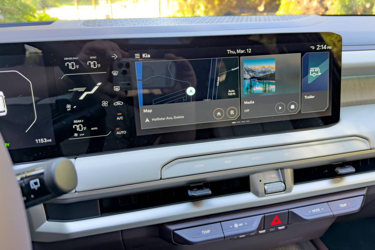 kia telluride turbo hybrid sx prestige 2027 22 interior center stack display scaled jpg