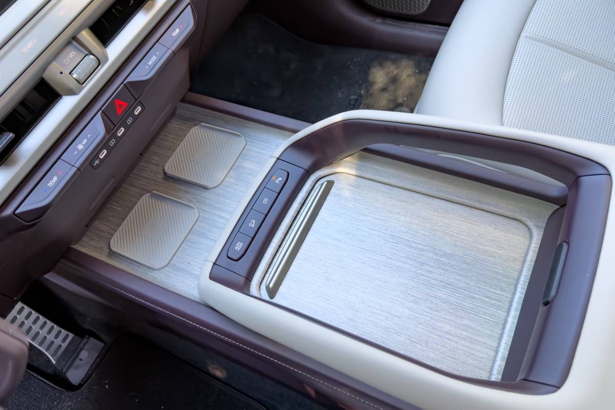 kia telluride turbo hybrid sx prestige 2027 24 interior center console jpg