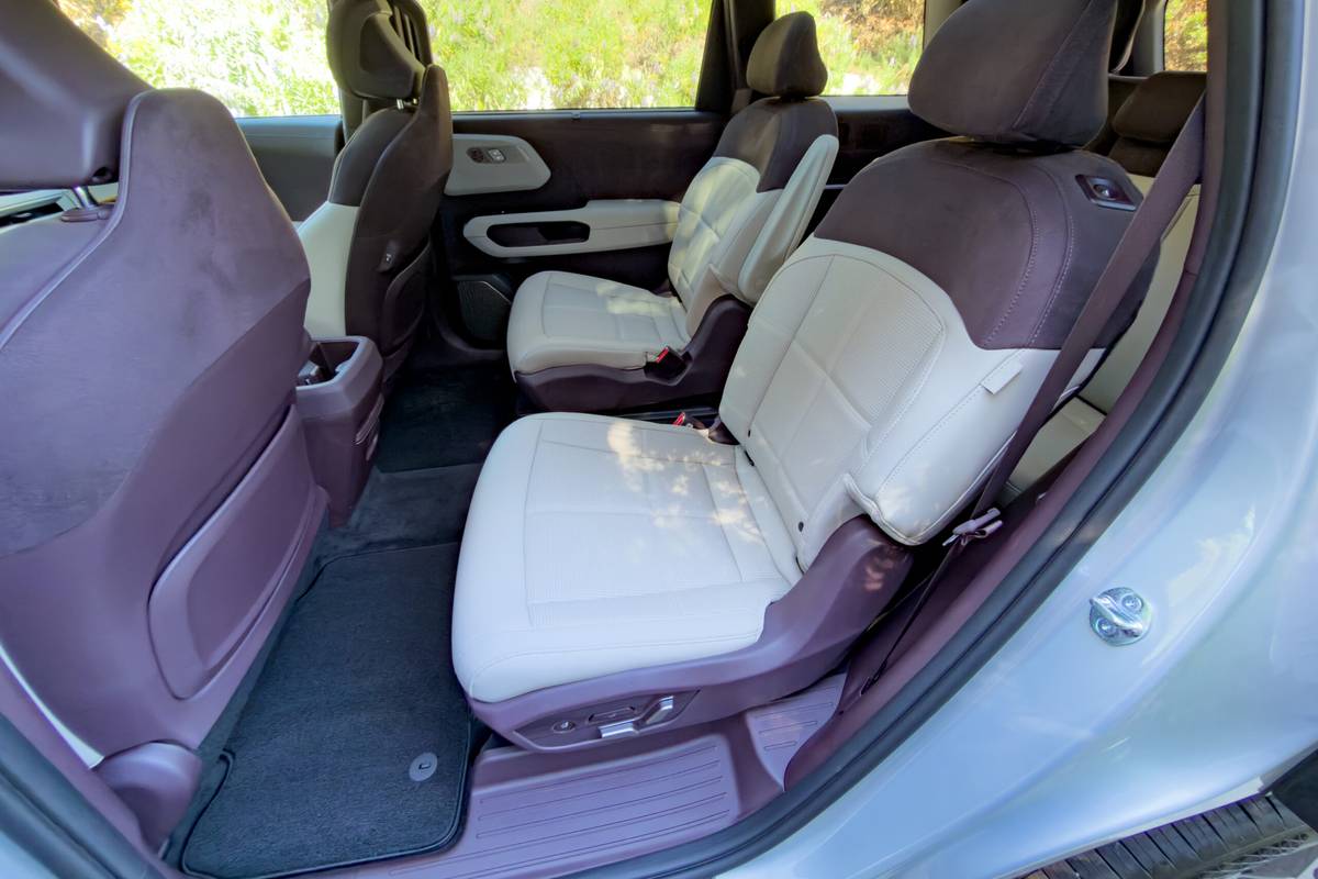 kia telluride turbo hybrid sx prestige 2027 28 interior second row scaled jpg