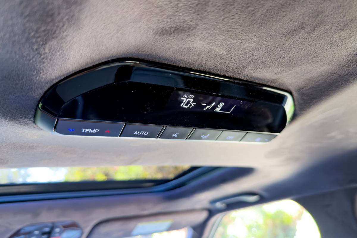 kia telluride turbo hybrid sx prestige 2027 29 interior second row climate control scaled jpg