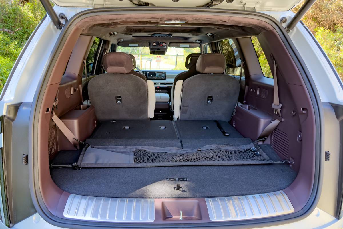 kia telluride turbo hybrid sx prestige 2027 32 interior cargo scaled jpg