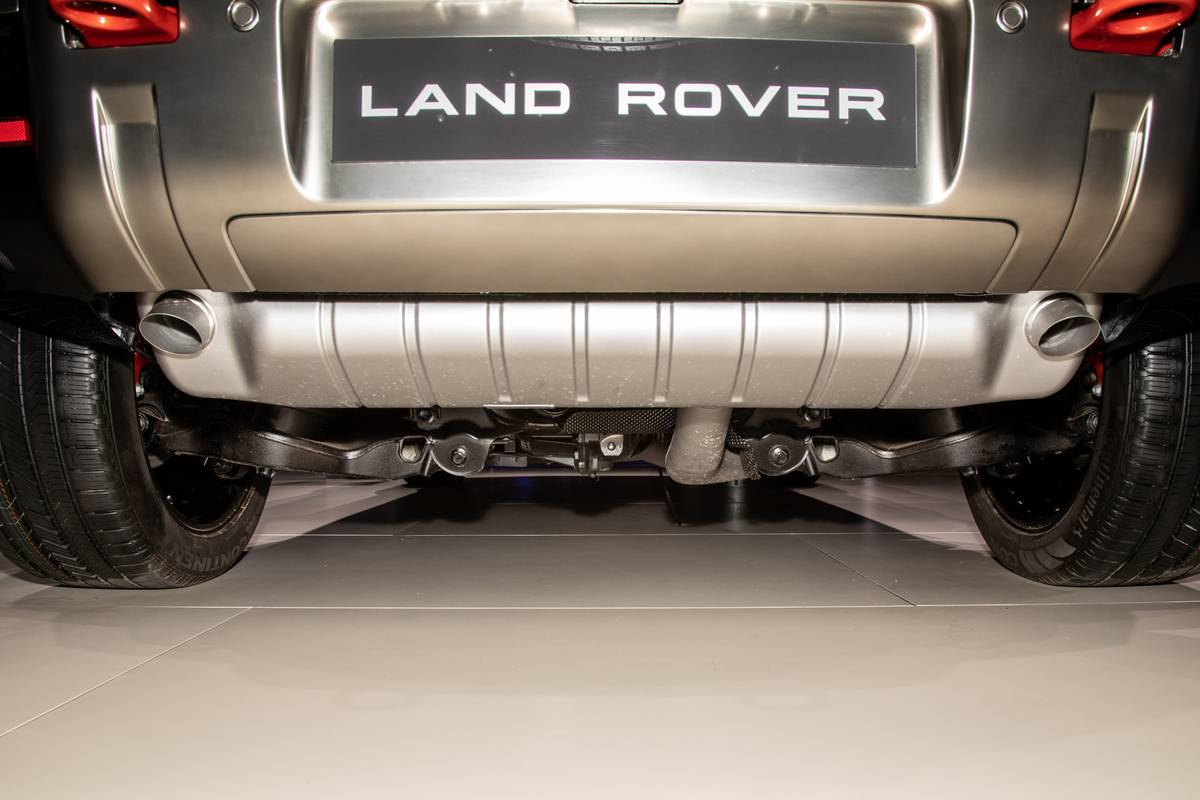 land-rover-defender-2020-02-rear--skid-plate.jpg