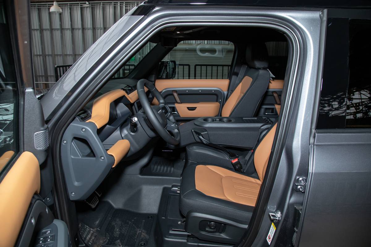 Уникальный интерьер Land Rover Defender 2020 делает его уютнее, чем у конкурентов