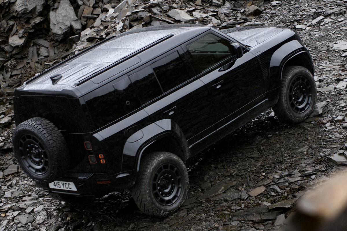 land rover defender octa black 2026 exterior oem 04 jpg