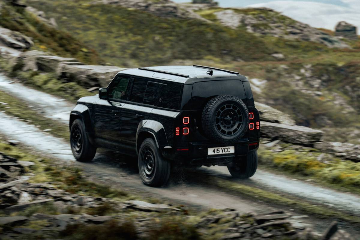 land rover defender octa black 2026 exterior oem 08 jpg