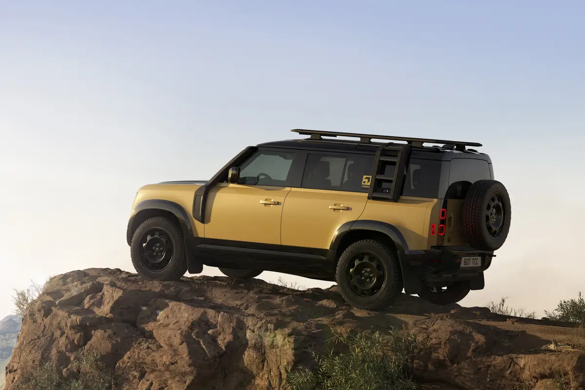 land rover defender trophy edition 2026 exterior oem 01 jpg