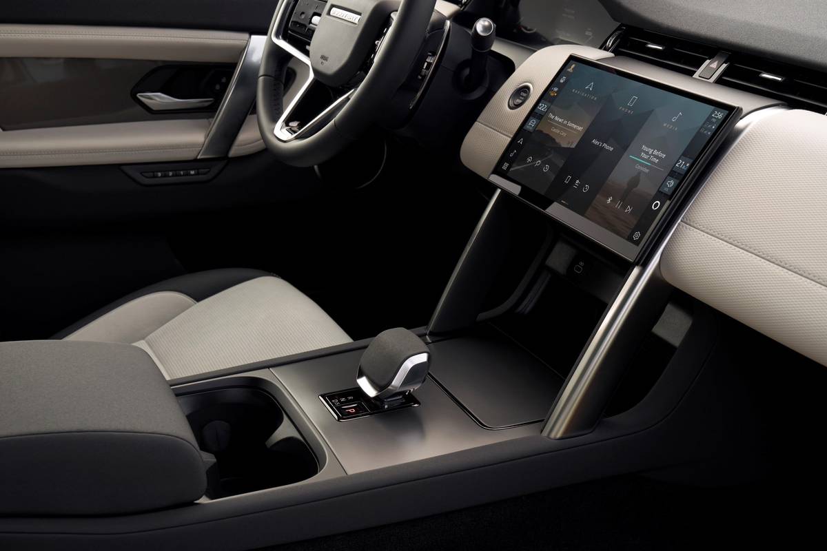Discovery Sport Gets Redesigned Interior for 2024, Starts at 50,075