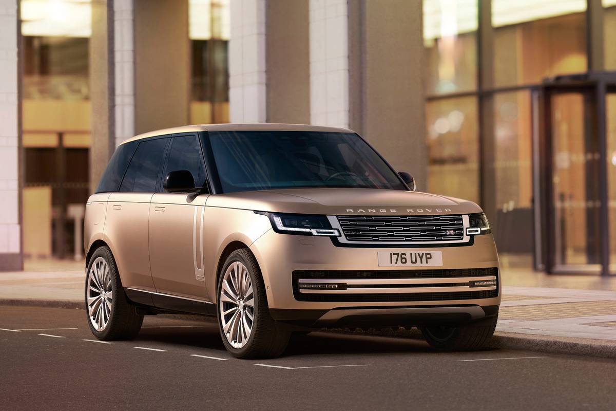 land-rover-range-rover-2022-11-bronze-exterior-front-angle-front-row-suv