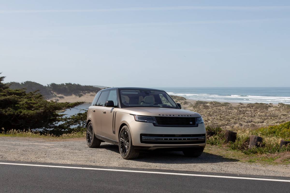 land-rover-range-rover-first-edition-p530-swb-2022-44-bronze-exterior-front-angle-suv