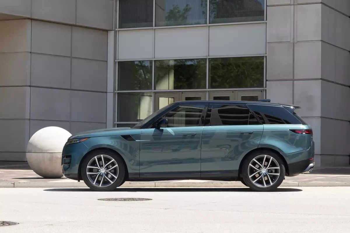 Is the 2023 Land Rover Range Rover Sport a Good Luxury SUV? 5 Pros and 5  Cons