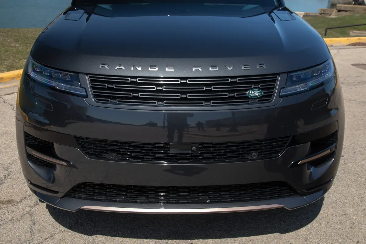 land rover range rover sport autobiography phev 2025 04 exterior front jpg