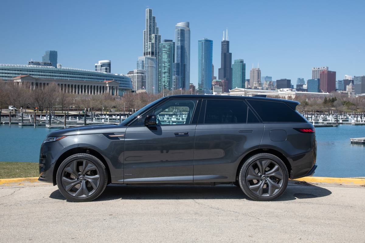 land rover range rover sport autobiography phev 2025 09 exterior profile jpg