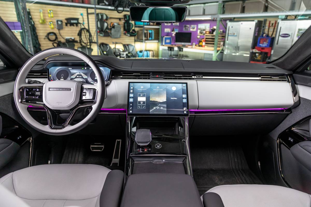 land rover range rover sport autobiography phev 2025 19 interior front row jpg