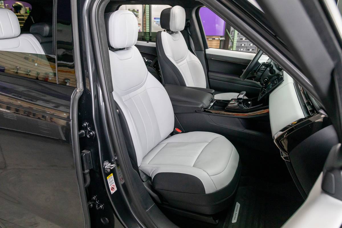 land rover range rover sport autobiography phev 2025 22 interior front row seat jpg
