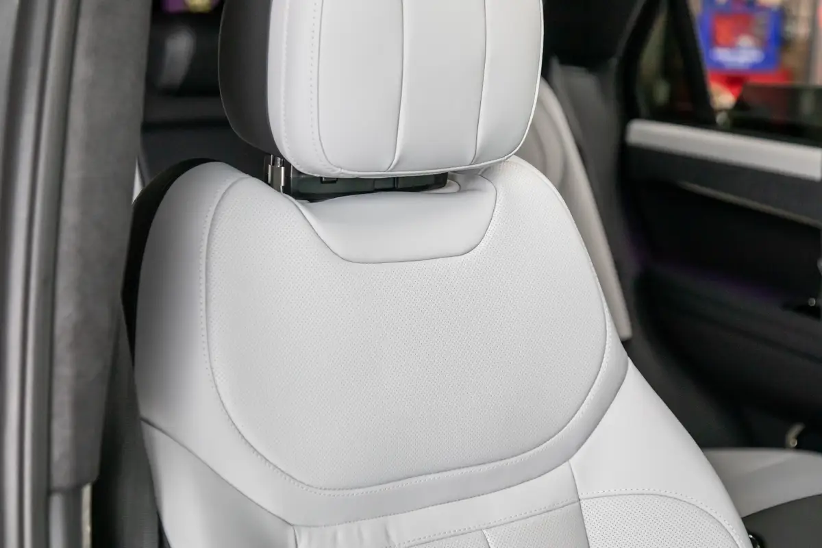 land rover range rover sport autobiography phev 2025 23 interior front row seat jpg