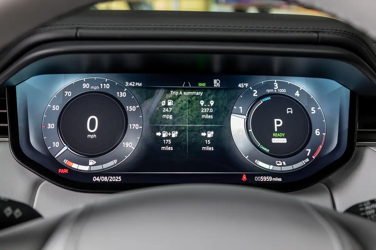 land rover range rover sport autobiography phev 2025 28 interior instrument panel jpg
