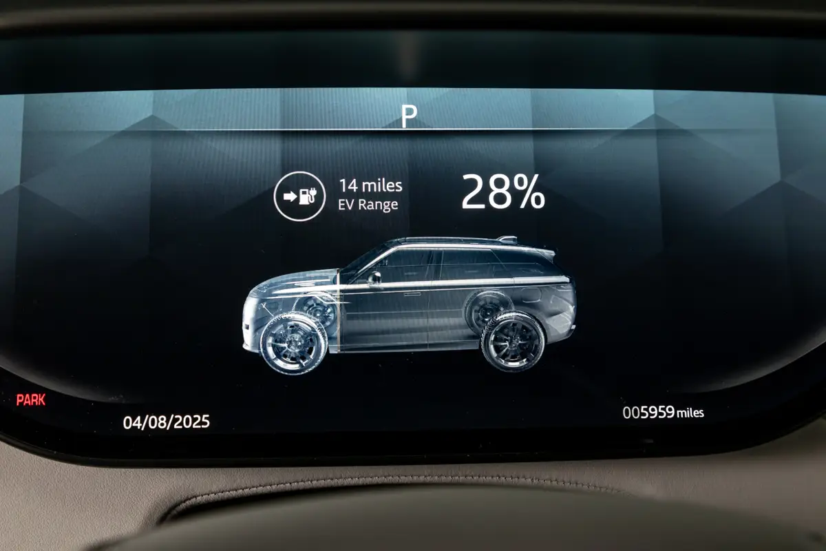 land rover range rover sport autobiography phev 2025 29 interior instrument panel jpg