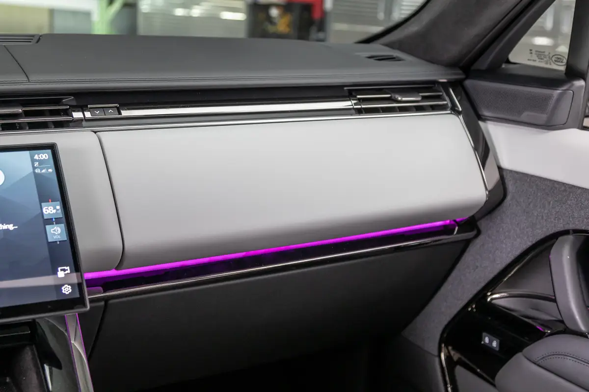 land rover range rover sport autobiography phev 2025 39 interior dashboard jpg