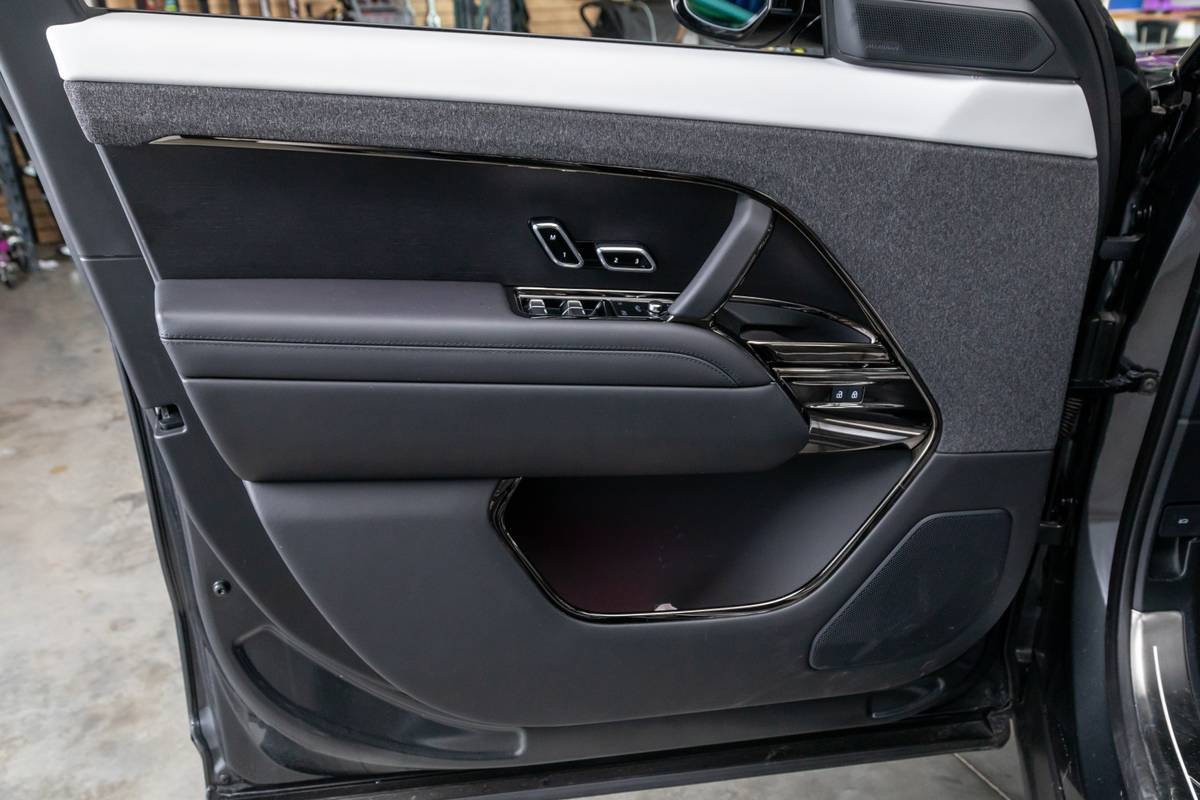 land rover range rover sport autobiography phev 2025 40 interior door jpg