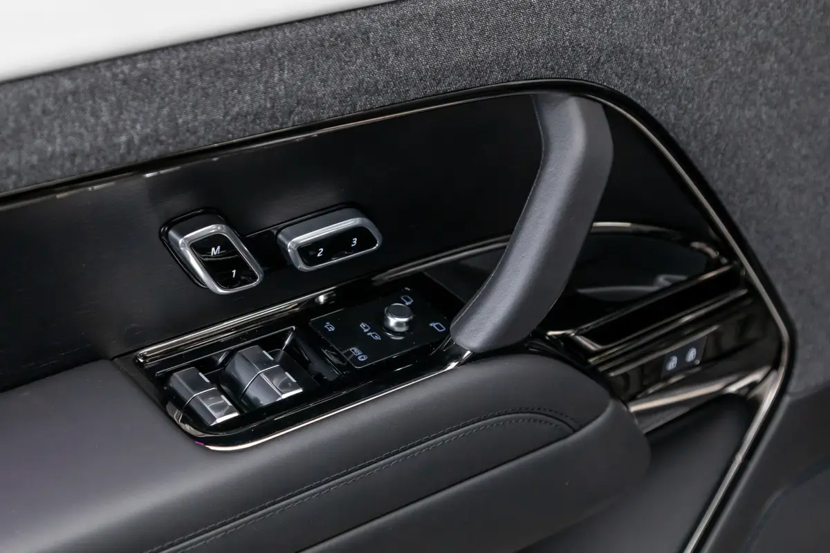 land rover range rover sport autobiography phev 2025 41 interior door controls jpg