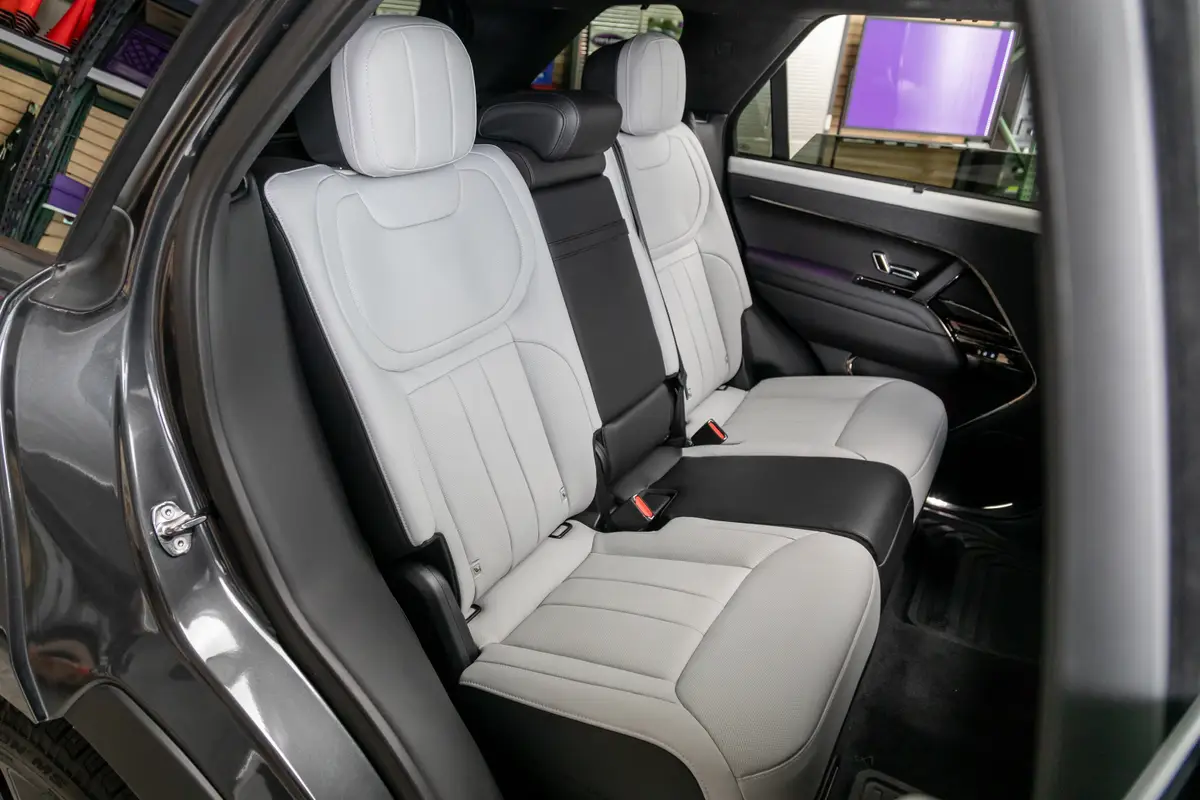land rover range rover sport autobiography phev 2025 46 interior backseat jpg