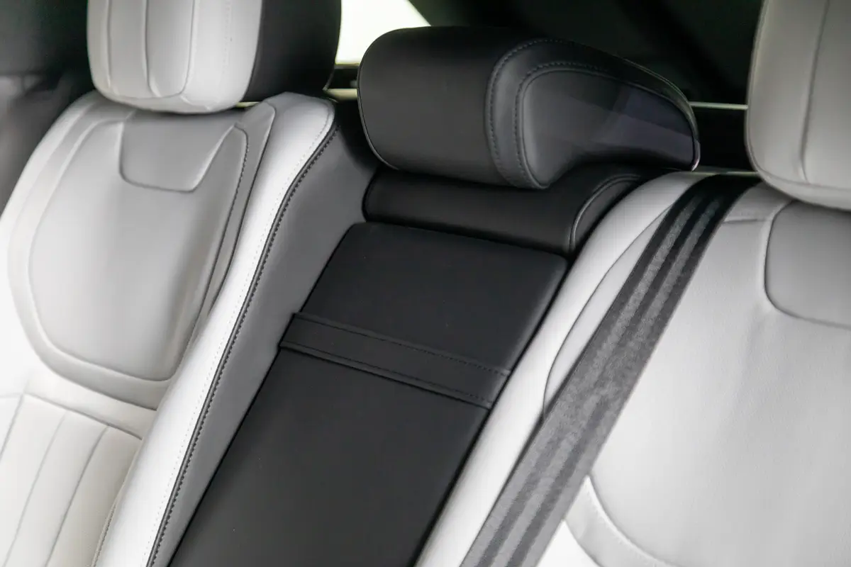 land rover range rover sport autobiography phev 2025 47 interior backseat jpg